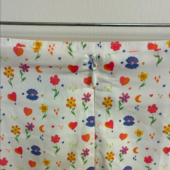 Princess Polly White Floral Mini Skirt in Sz 6 - Picture 3 of 7